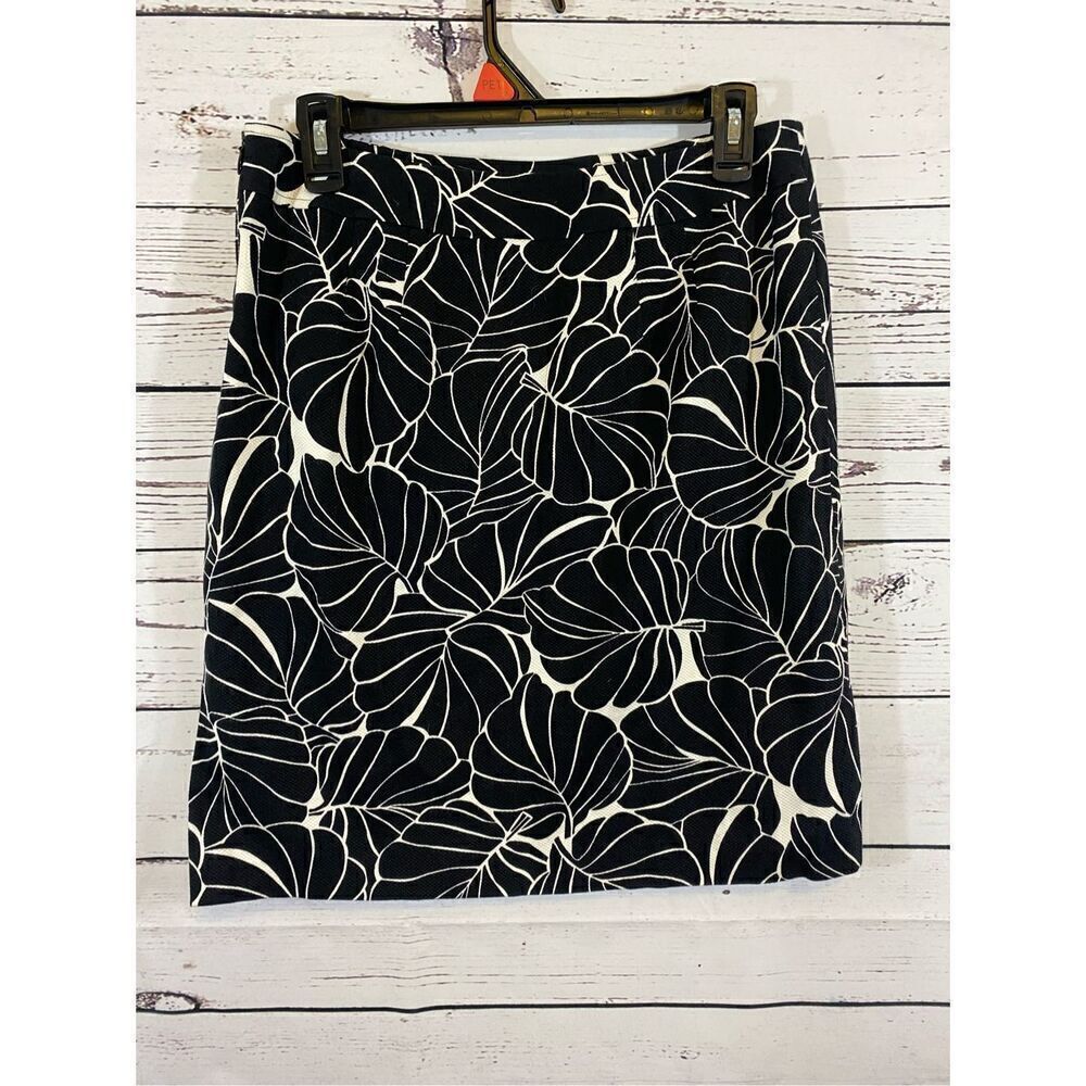 Talbots Cotton Spandex Pencil Skirt with side slit in Black and White Size 8P - Picture 5 of 7